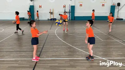 宋凯出席中国体育美术作品展览，与奥运冠军金牌合影