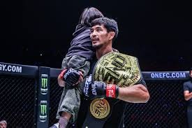 F1：周冠宇凯迪拉克车队储备车手